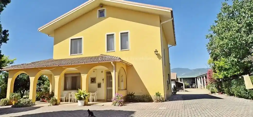 Rustico - Casale in vendita a Loreto Aprutino