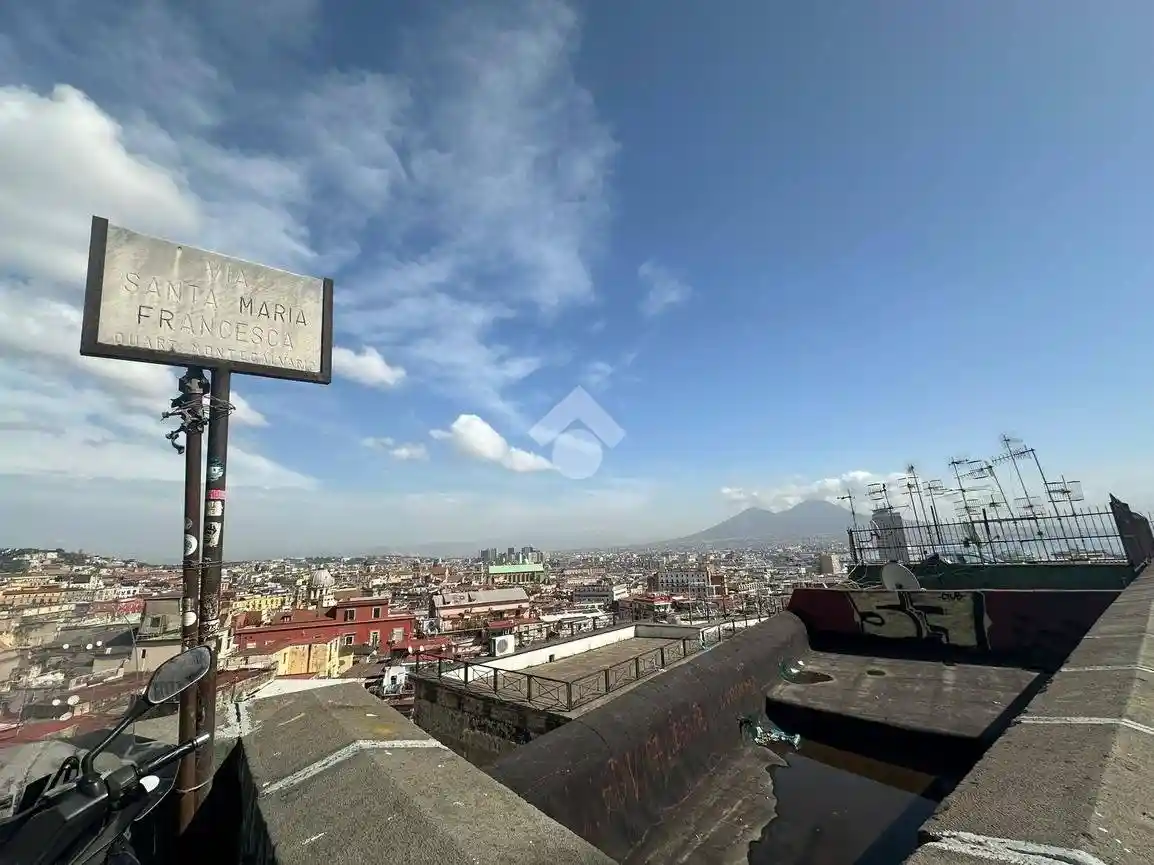 Appartamento in vendita a Napoli