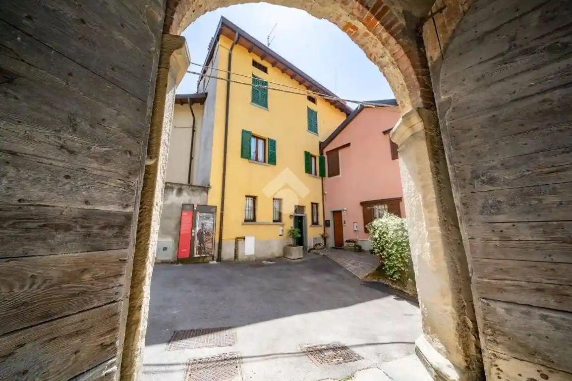 Casa indipendente in vendita a Ello