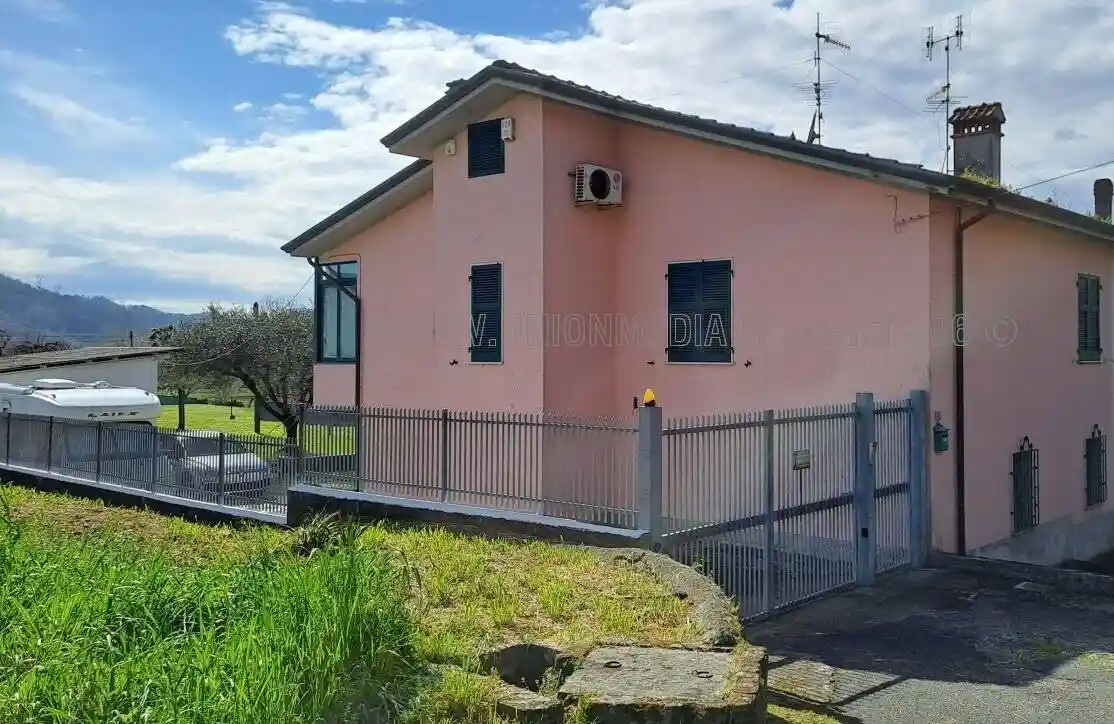 Villa in vendita a Sarzana