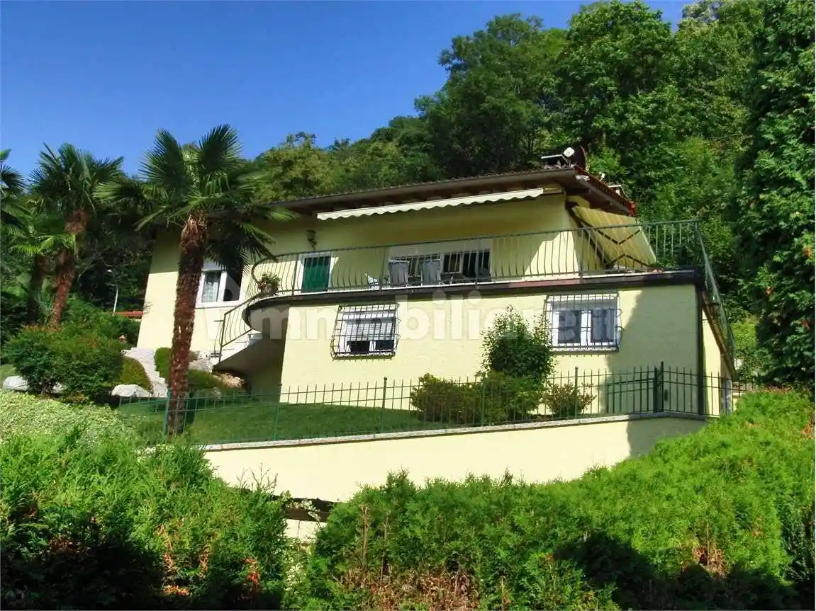 Villa in vendita a Porto Valtravaglia