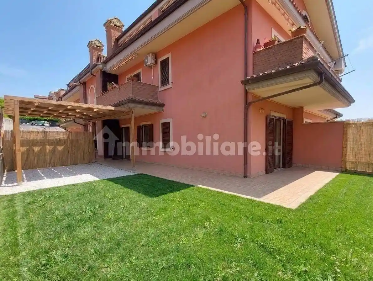 Appartamento in vendita a Lariano
