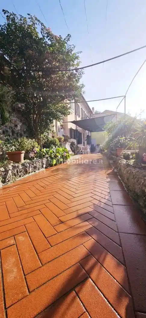 Casa indipendente in vendita a Carrara