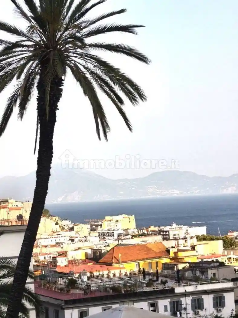 Appartamento in affitto a Napoli