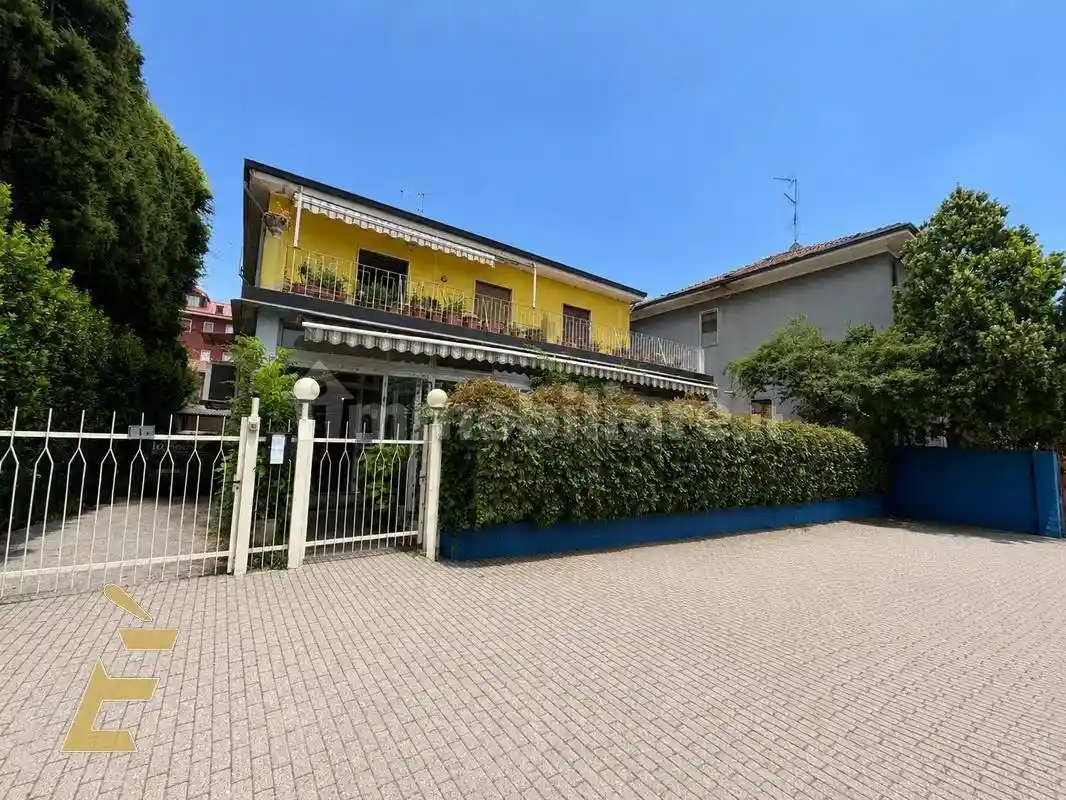 Casa indipendente in vendita a Opera