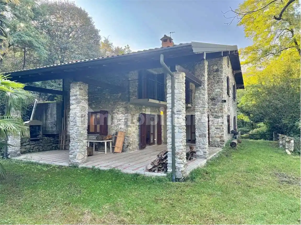 Rustico - Casale in vendita a Brezzo di Bedero