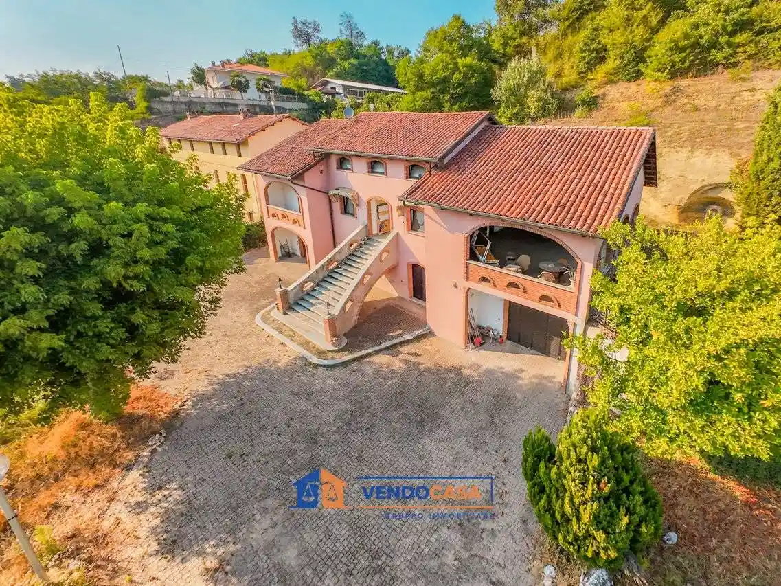 Villa in vendita a Baldichieri d'Asti