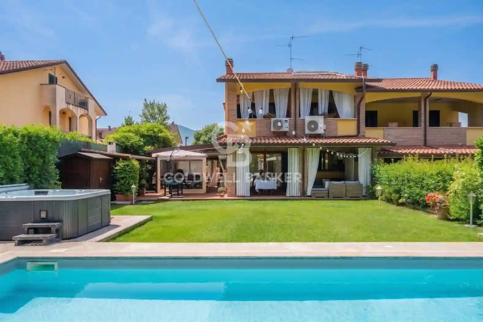 Villa - foto 2