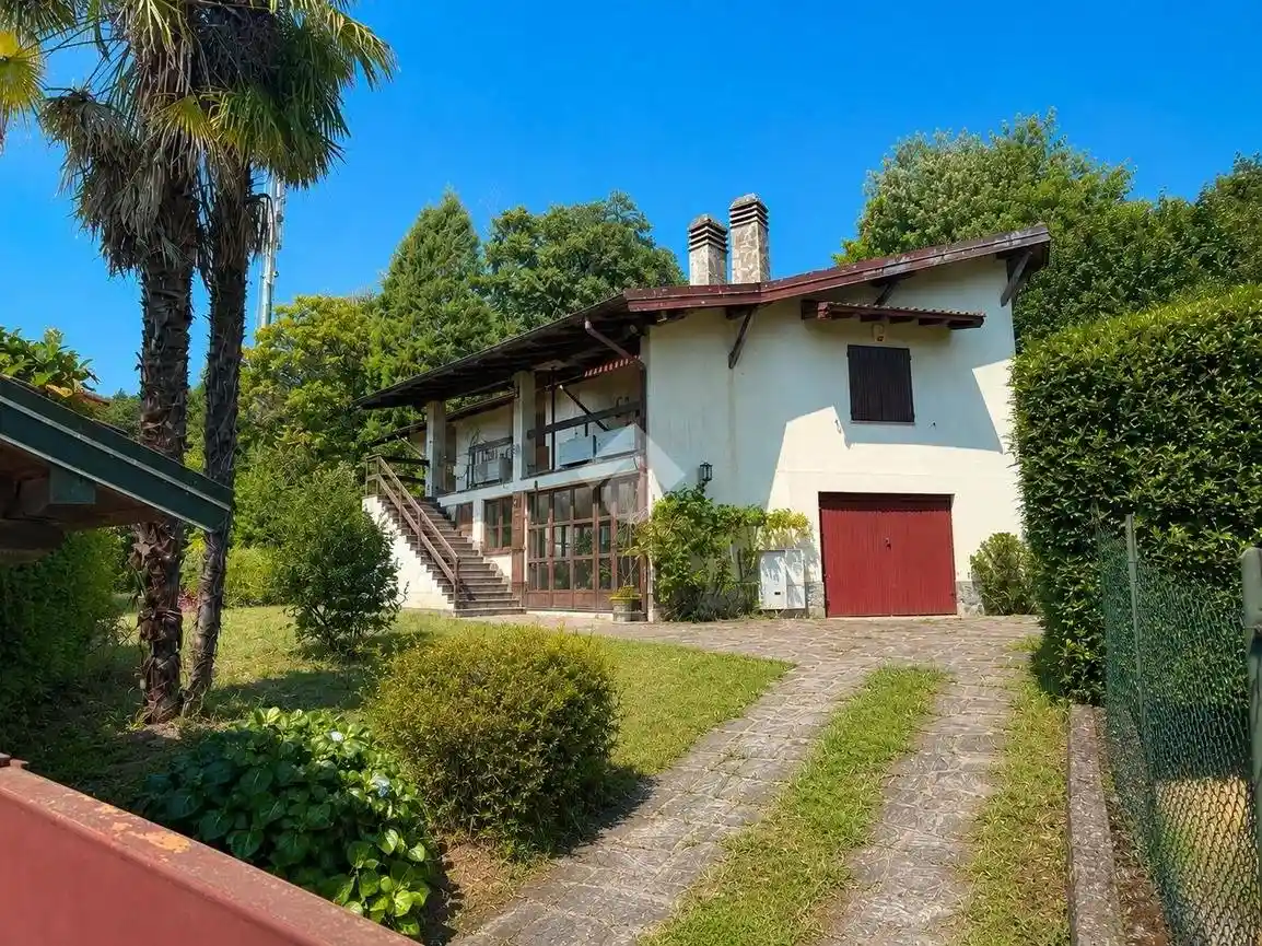 Villa in vendita a Arizzano