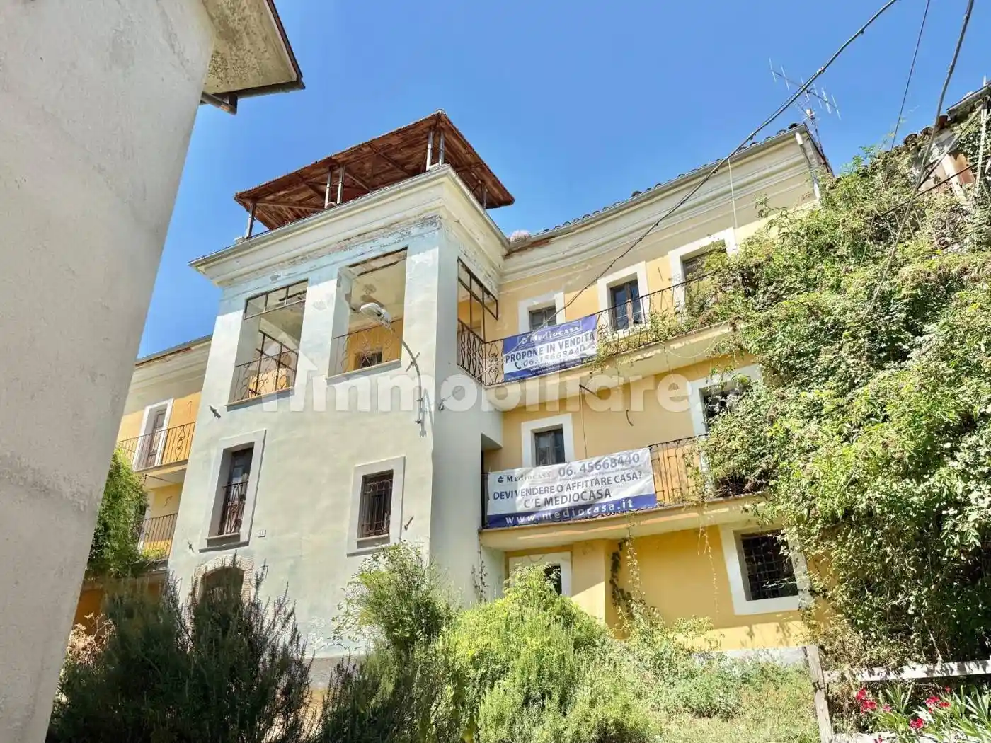 Palazzo - Edificio in vendita a Barete