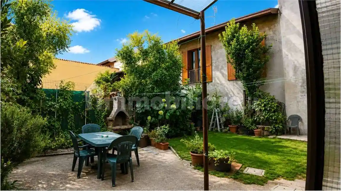 Appartamento in vendita a Fenegrò