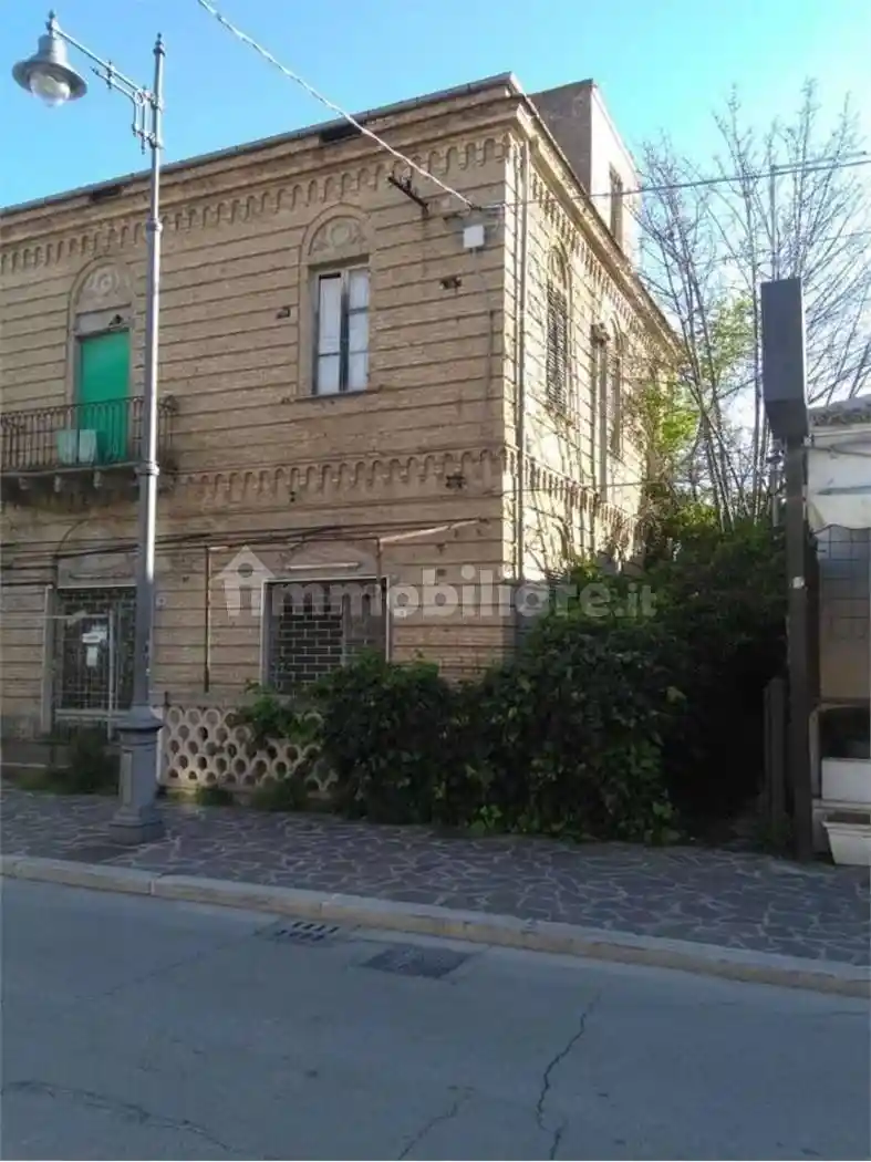 Palazzo - Edificio in vendita a Silvi
