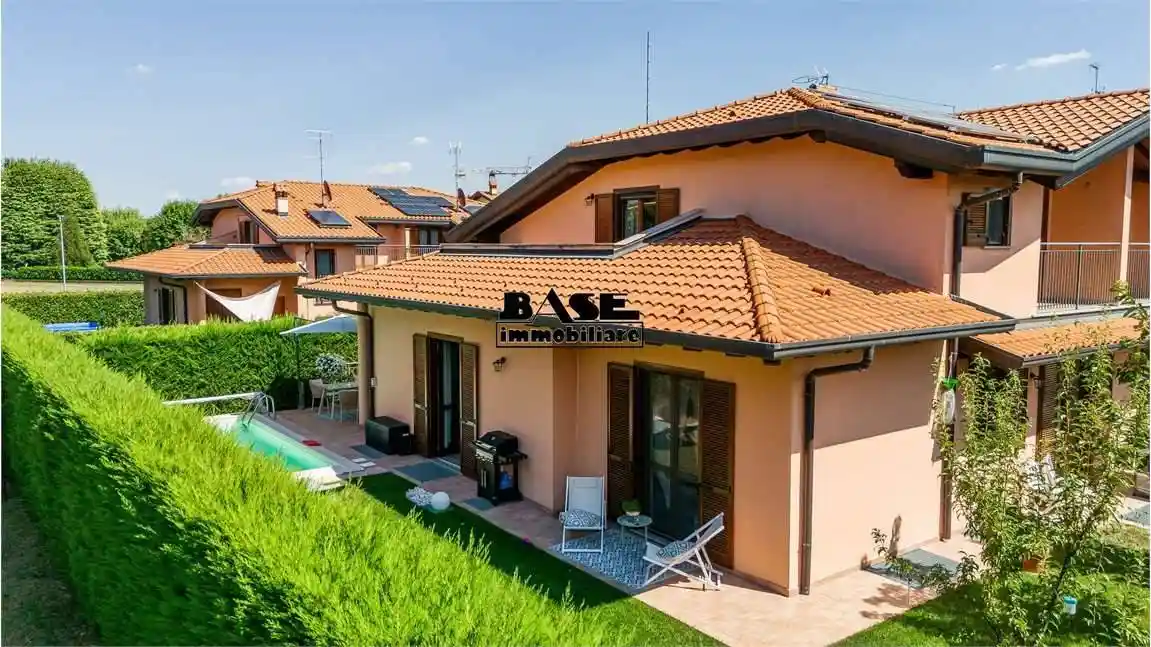 Villa in vendita a Cadorago