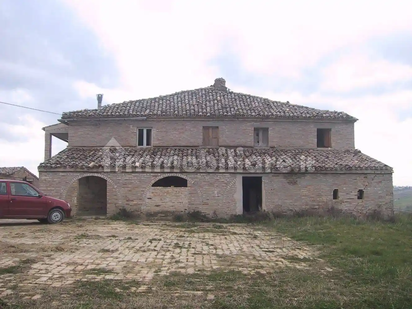 Rustico - Casale in vendita a Montecassiano