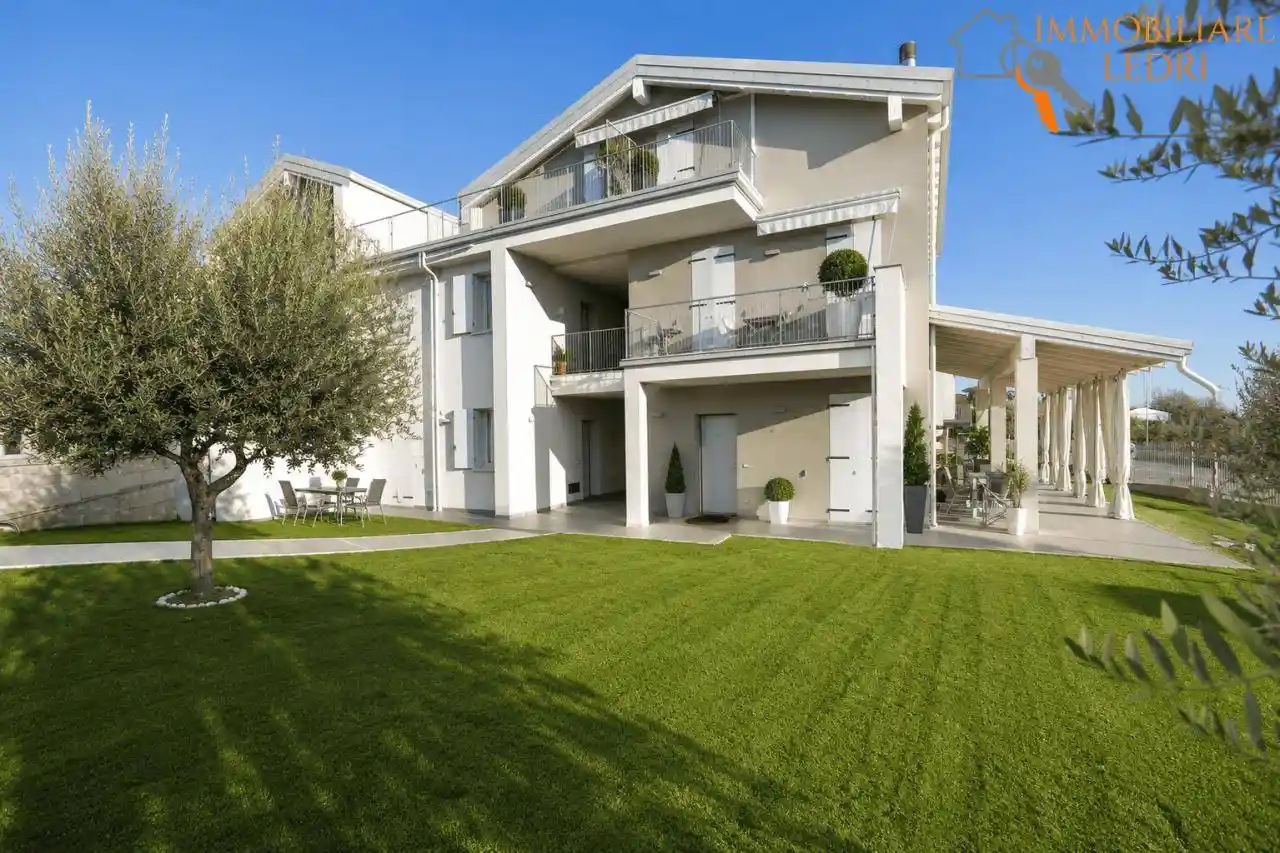 Villa in vendita a Peschiera del Garda