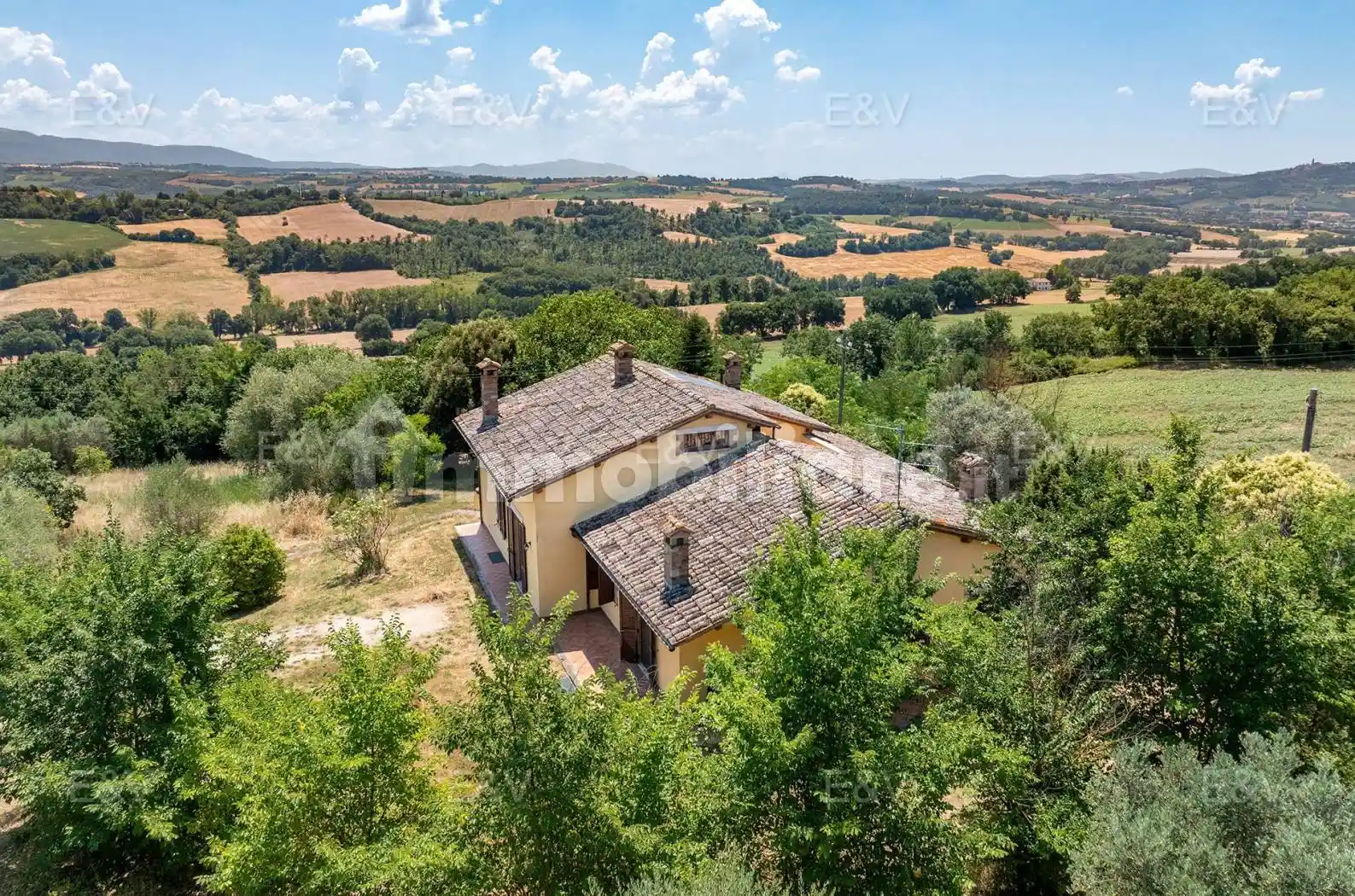 Rustico - Casale in vendita a Todi