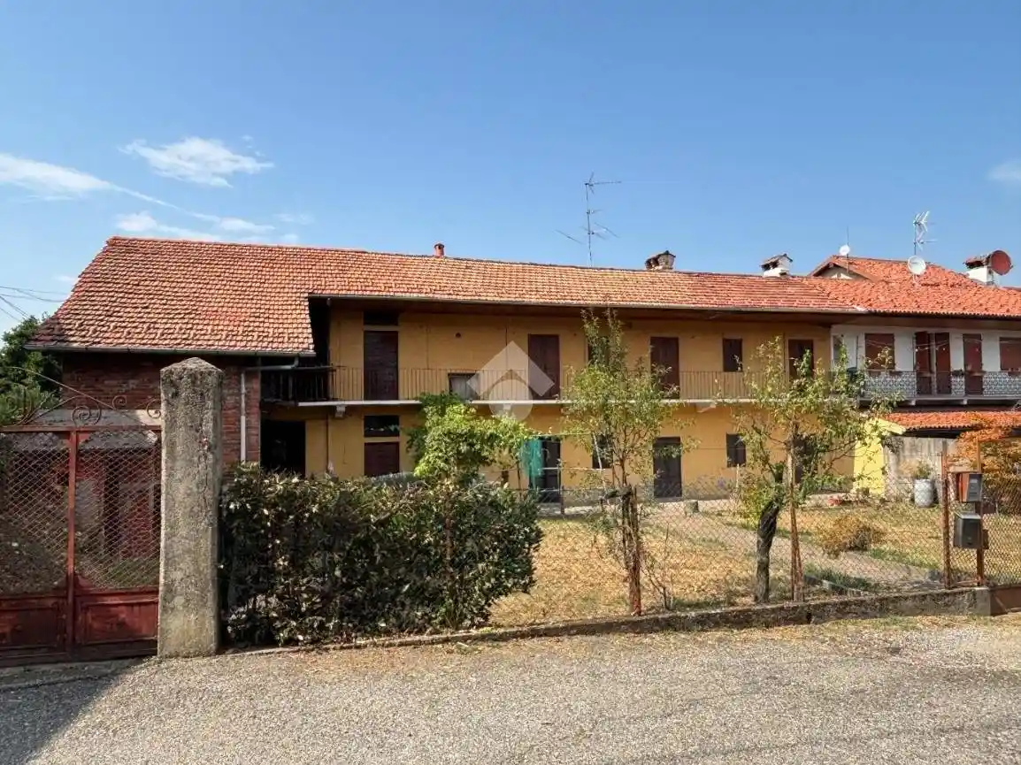 Casa indipendente in vendita a Varallo Pombia