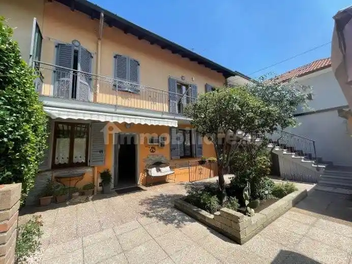 Villa in vendita a Caronno Pertusella