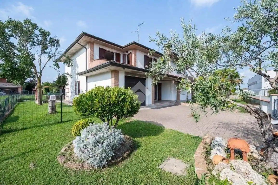 Villa in vendita a Suzzara