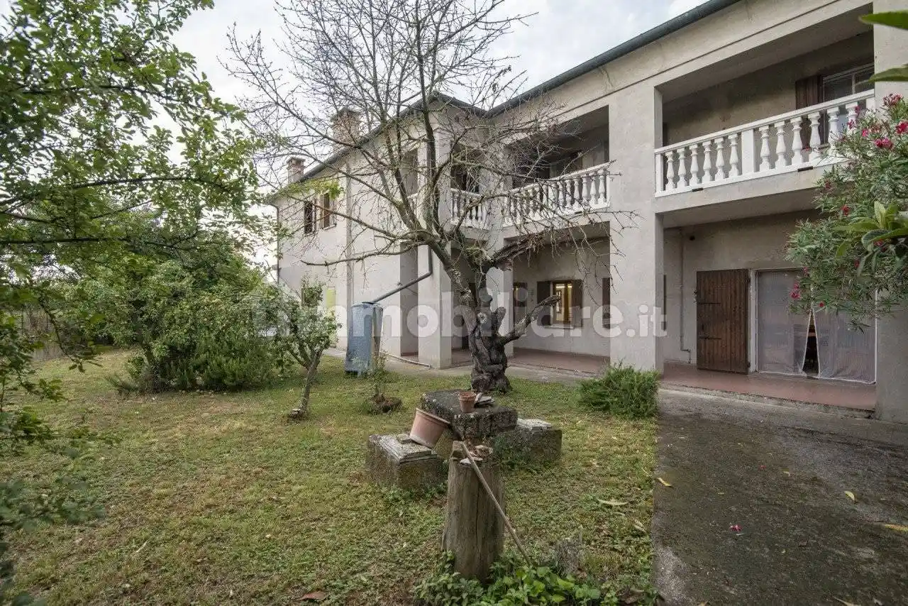 Palazzo - Edificio in vendita a Vo'