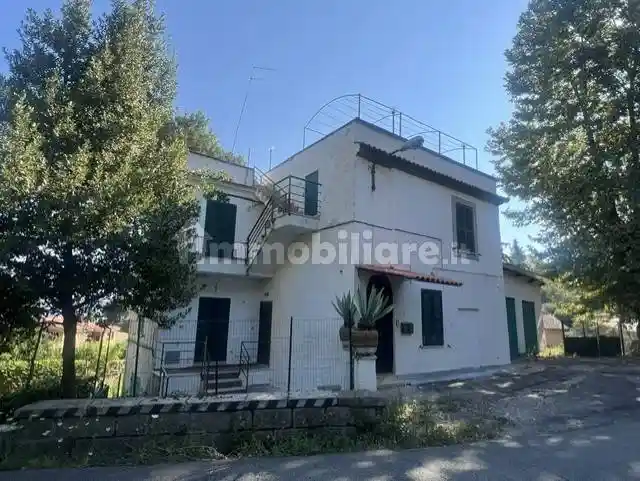 Palazzo - Edificio in vendita a Bracciano