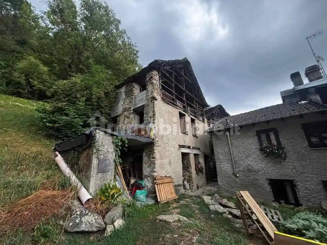 Rustico - Casale in vendita a Rossa