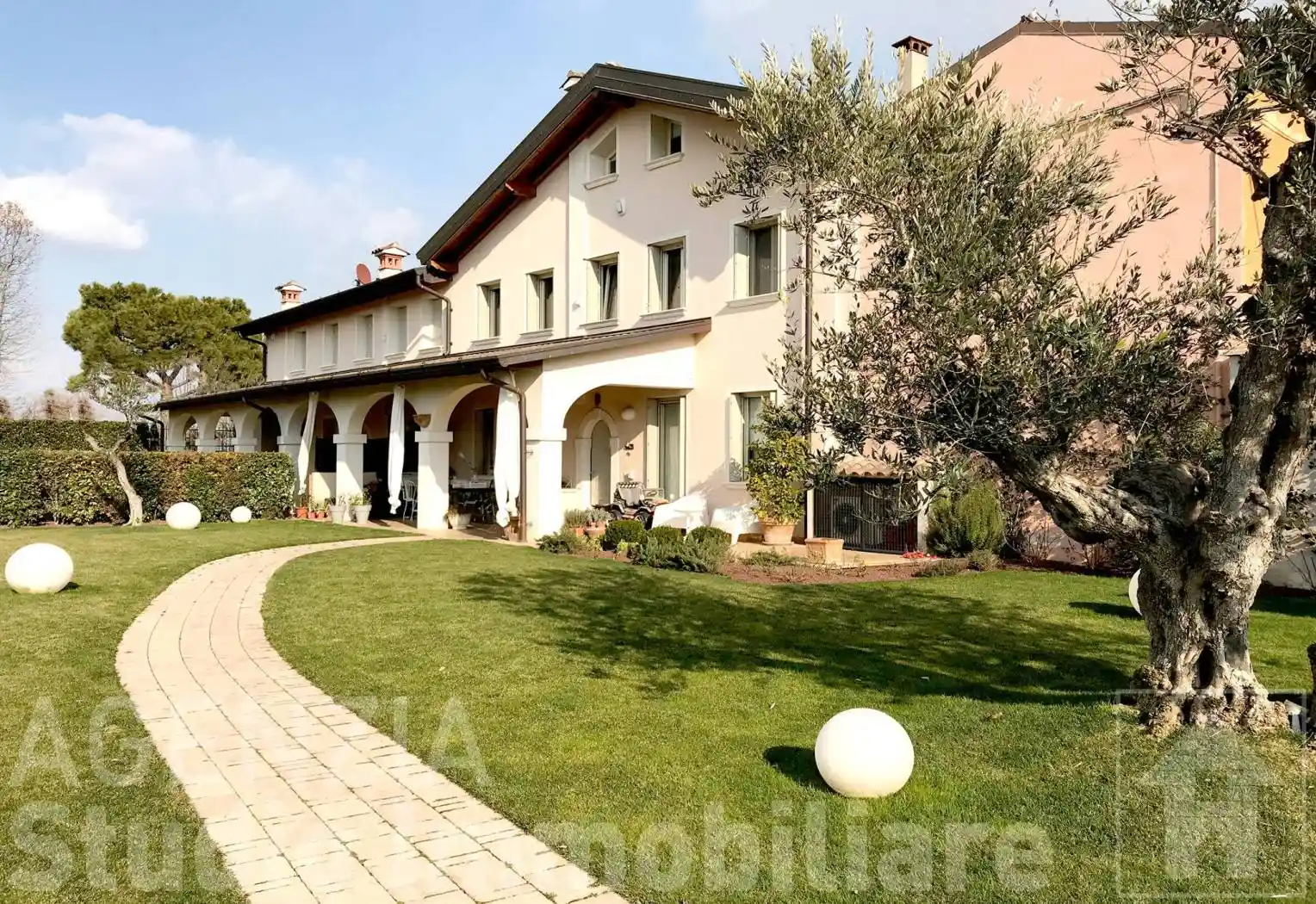 Villa in vendita a Desenzano del Garda