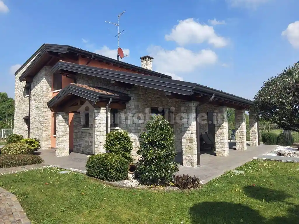 Villa in vendita a Bolgare