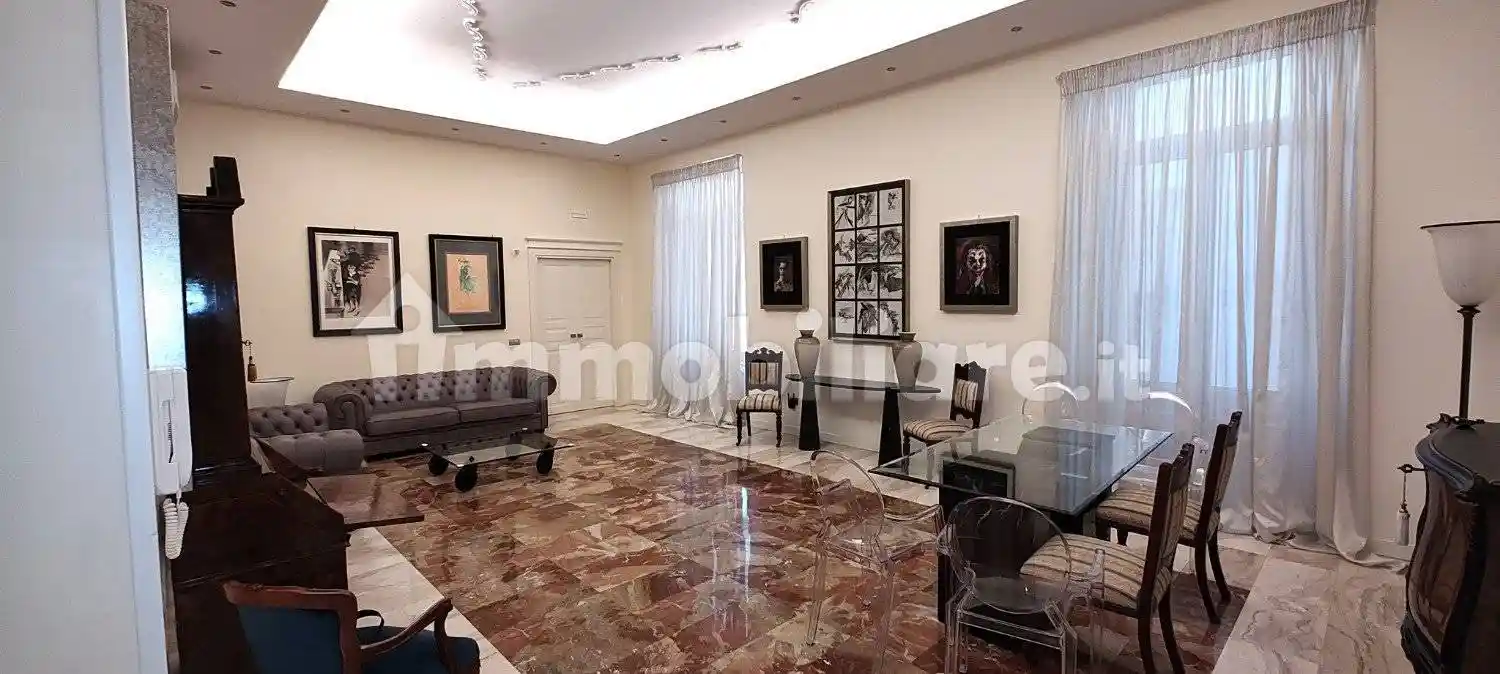Appartamento in vendita a Napoli