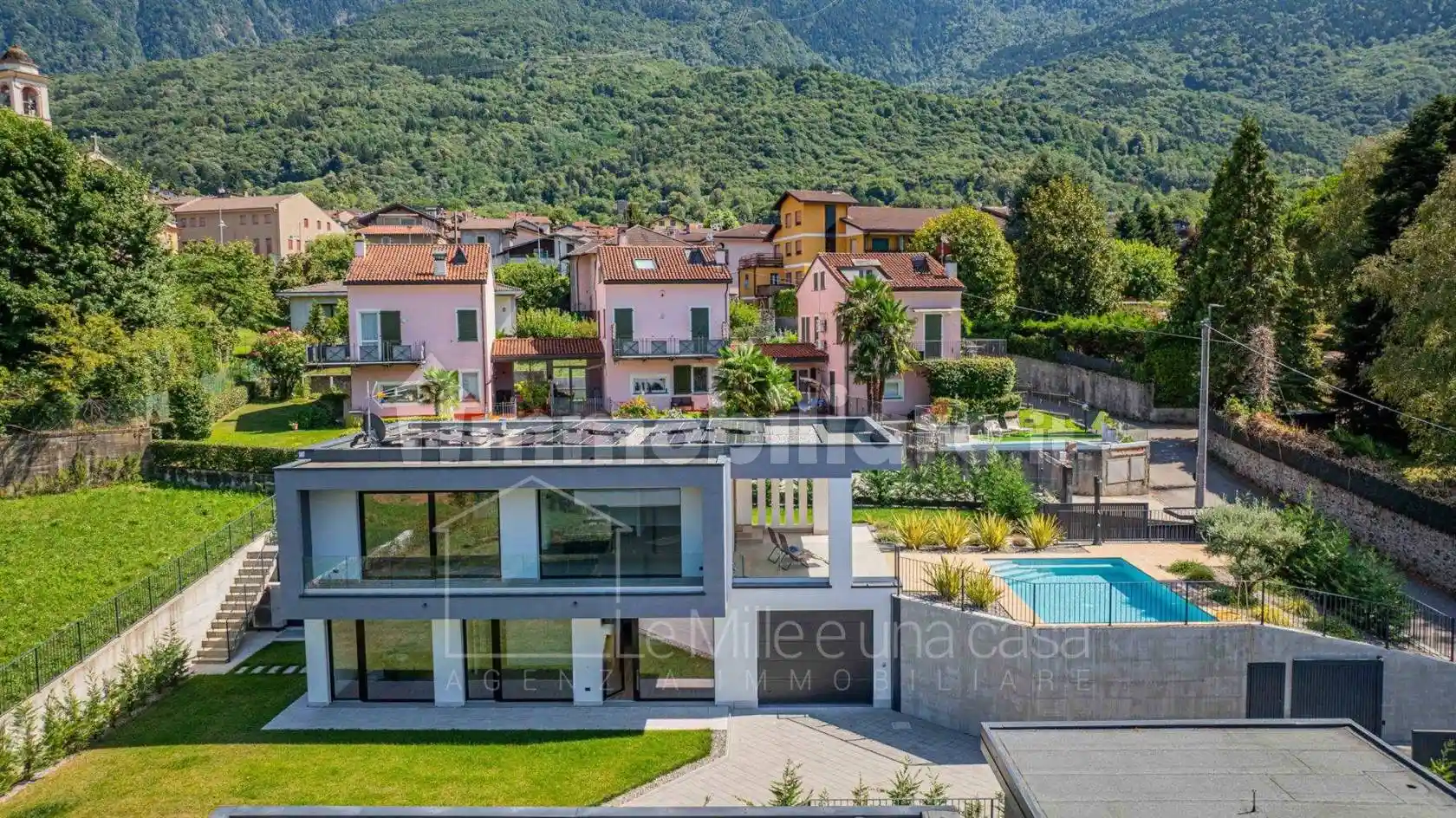 Villa in vendita a Colico