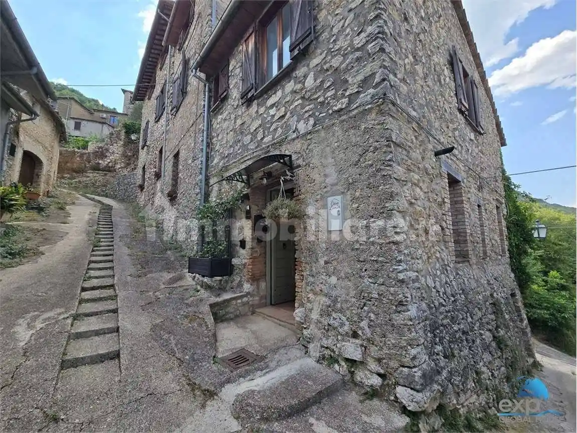Casa indipendente in vendita a Stroncone