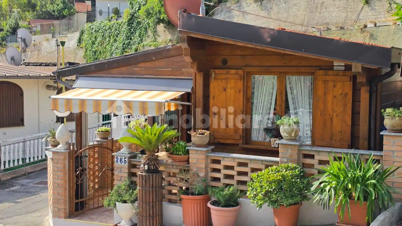 Villa in vendita a Cisano sul Neva