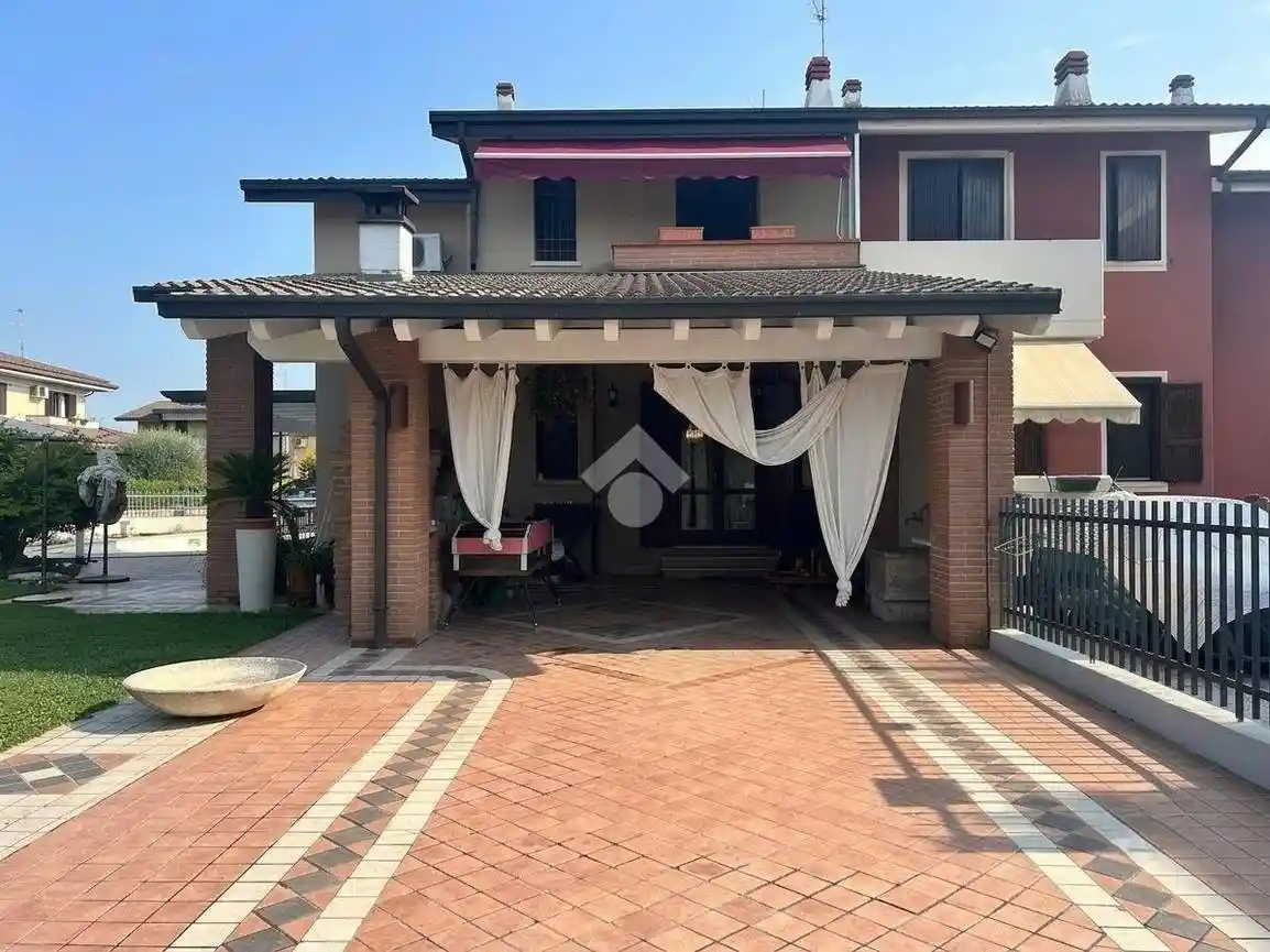 Villa in vendita a Dello