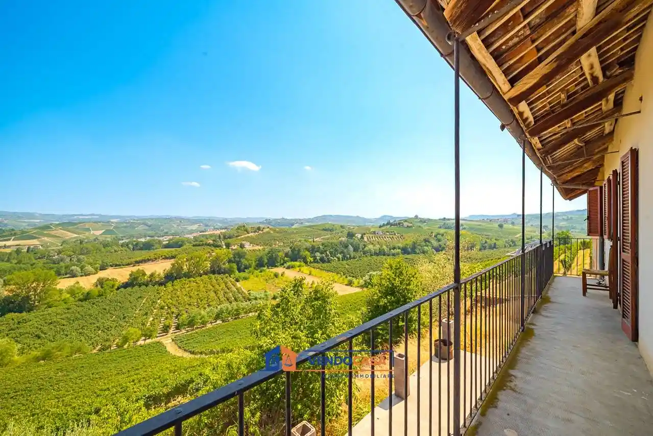 Villa in vendita a La Morra