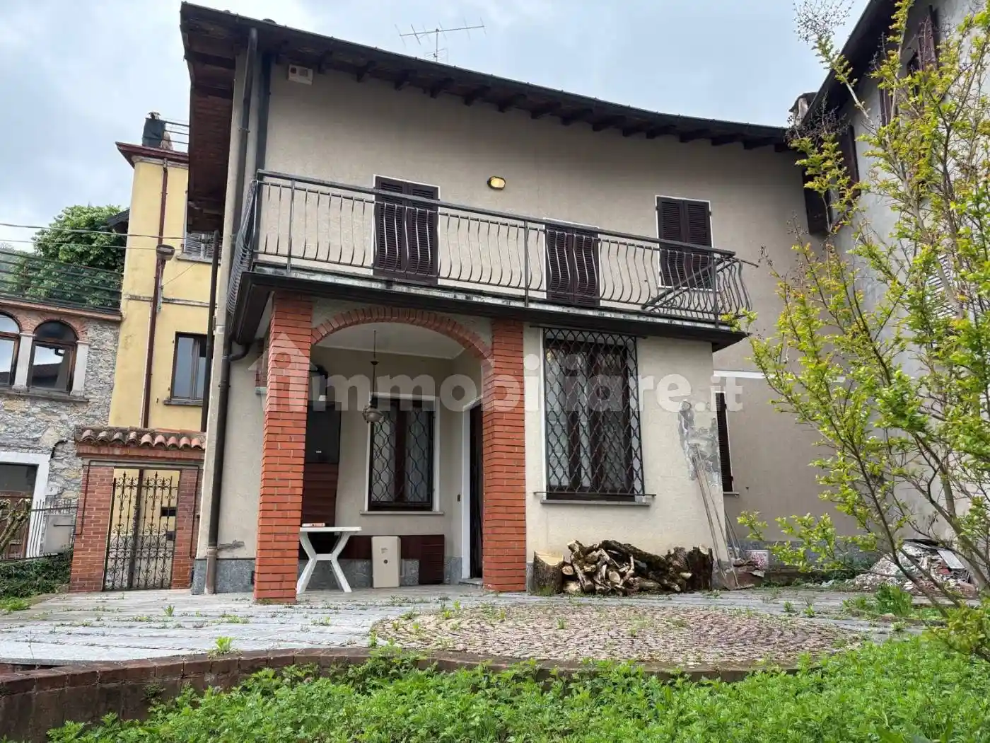 Villa in vendita a Duno