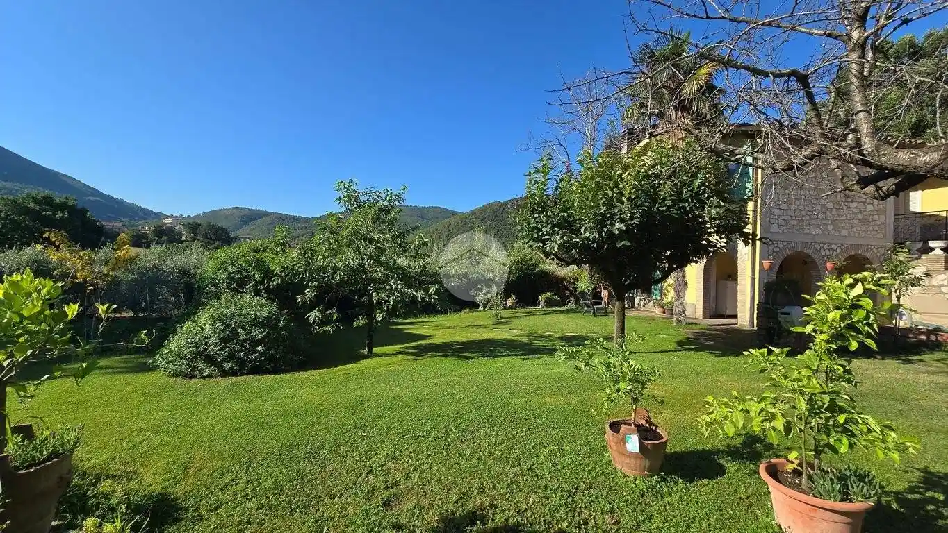 Casa indipendente in vendita a Spoleto