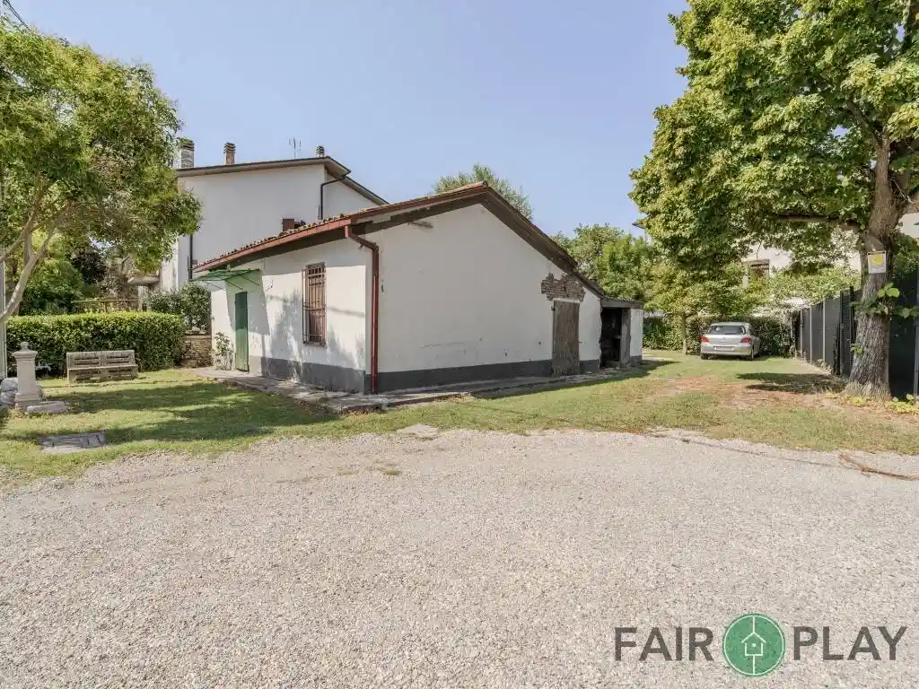 Casa indipendente in vendita a Forlì