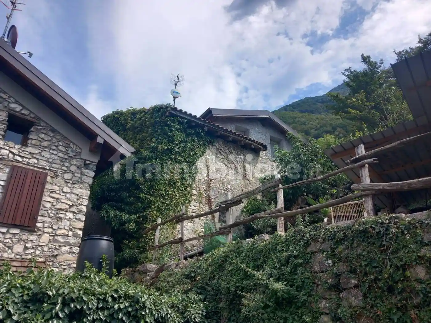 Casa indipendente in vendita a Lezzeno