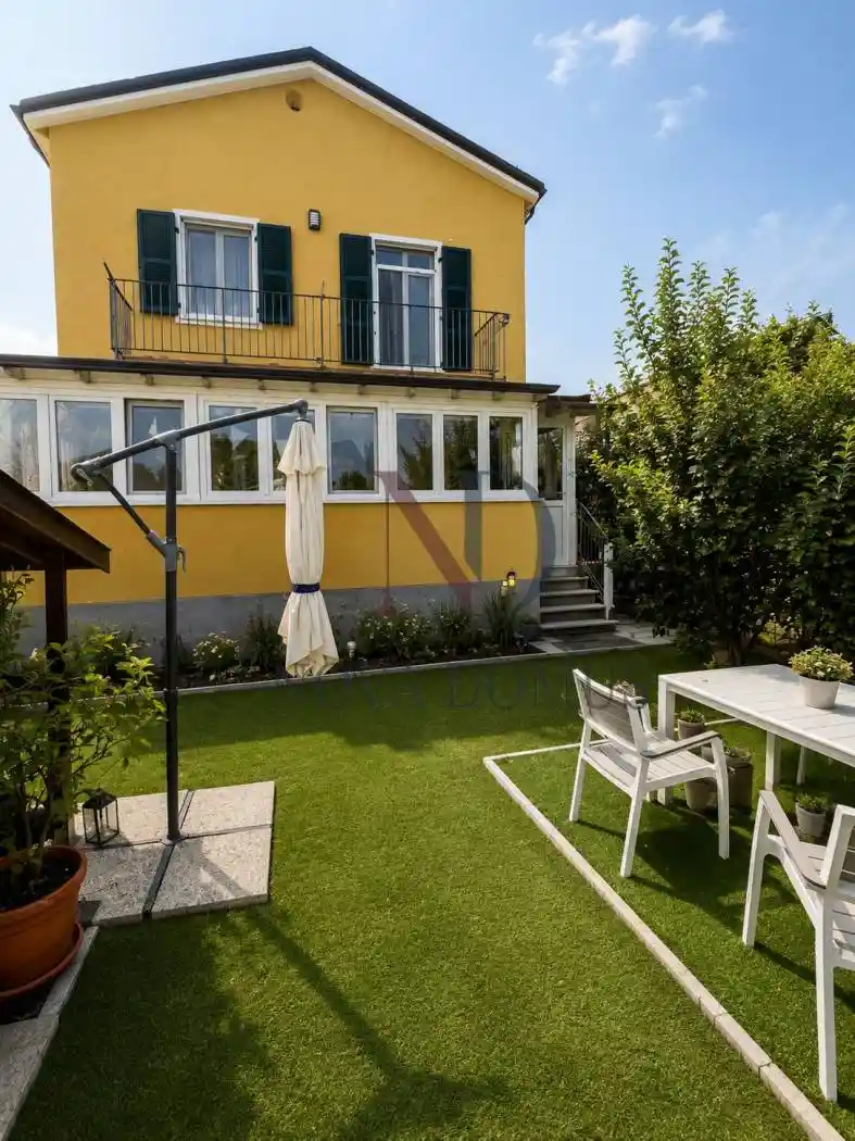 Casa indipendente in vendita a Vezzano Ligure