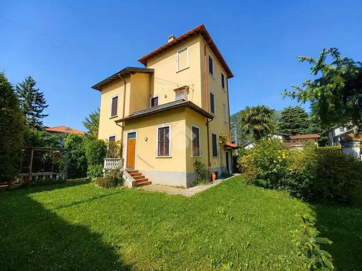 Villa in vendita a Canzo