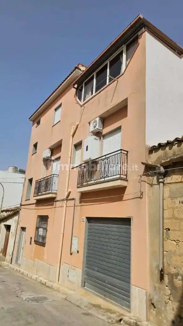 Palazzo - Edificio in vendita a Menfi