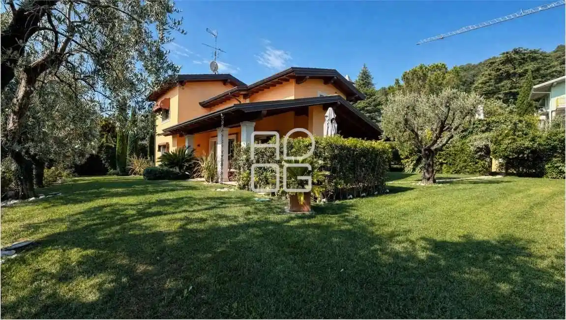 Villa in vendita a Lonato del Garda