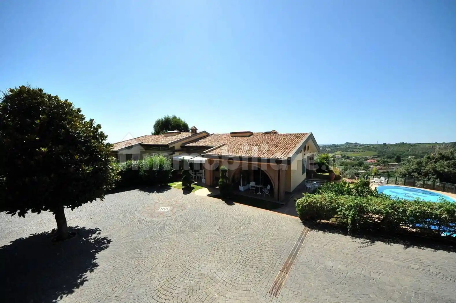 Villa in vendita a Lanuvio