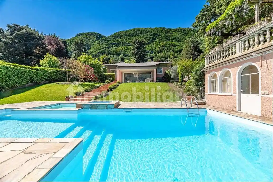 Villa in vendita a Oliveto Lario