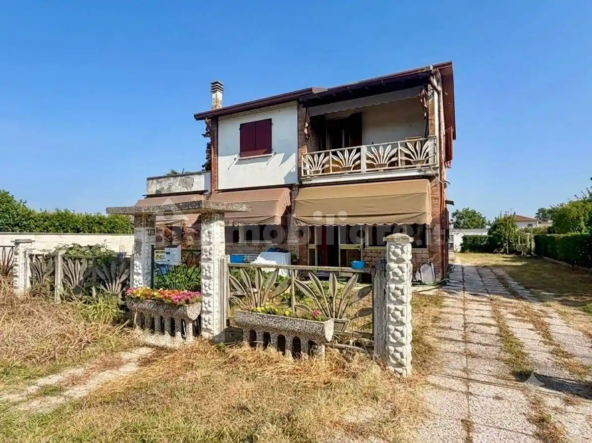 Villa in vendita a Jolanda di Savoia
