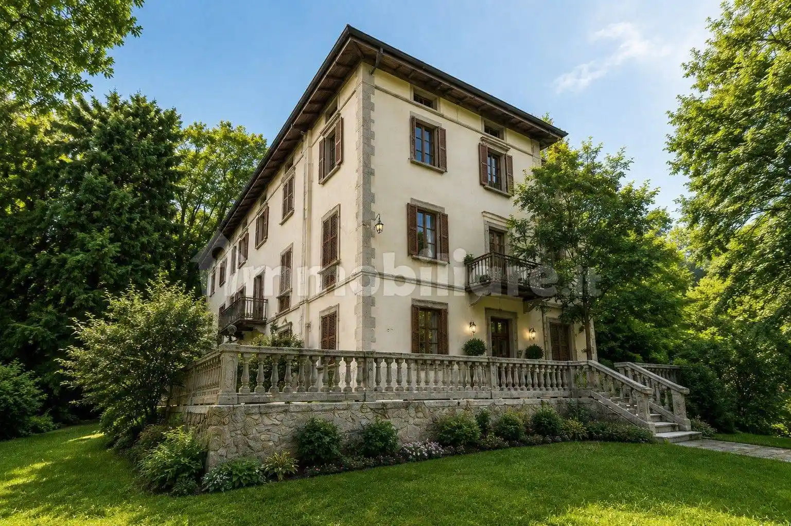 Palazzo - Edificio in vendita a Albino