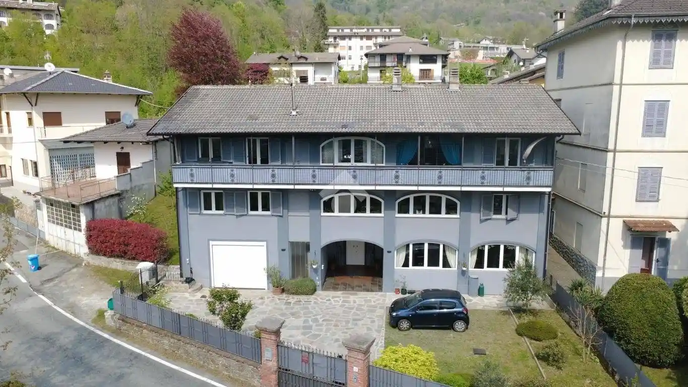 Casa indipendente in vendita a Valchiusa