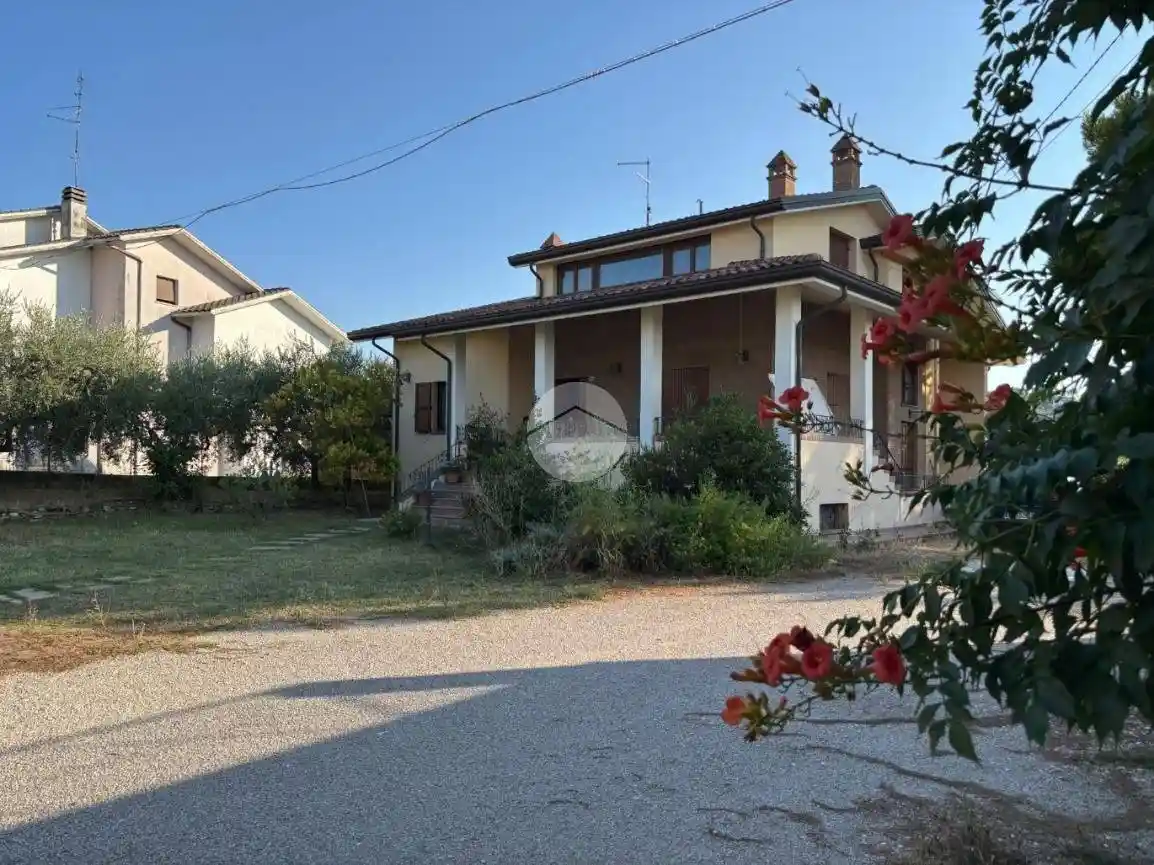 Villa in vendita a Mombaroccio