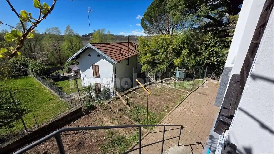 Villa in vendita a Biandronno
