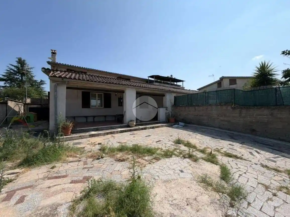 Villa in vendita a Fara in Sabina